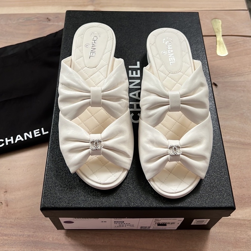 Chanel lambskin sandals, Size 36
